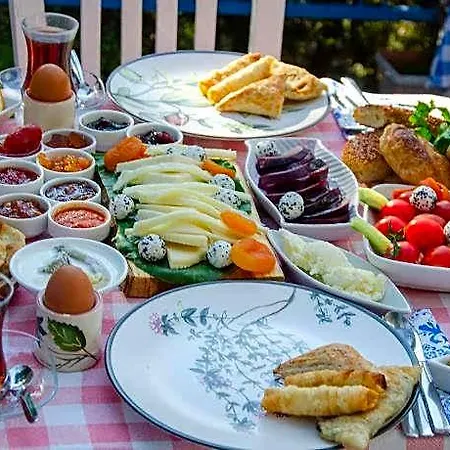 Pervin Hanim Konagi * Çeşme